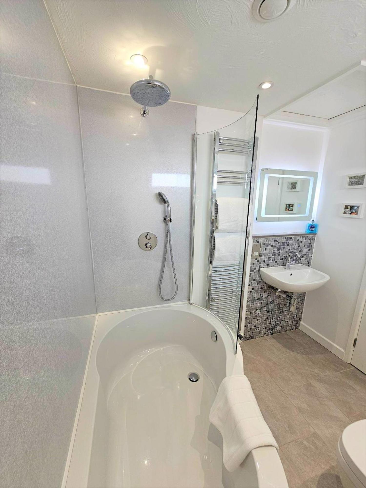 Bosun'S Cottage Luxury Stay In The Heart Of Town Weymouth Exterior photo